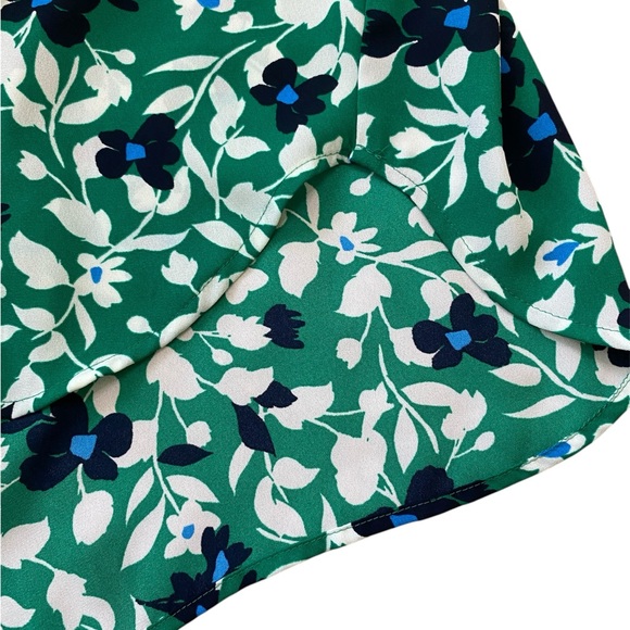 Ann Taylor Green Floral Collared V-Neck Long Sleeve Camp Blouse - Picture 4 of 10